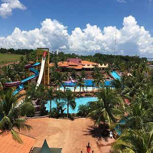Grandes Lagos Resorts E Parque Aquatico